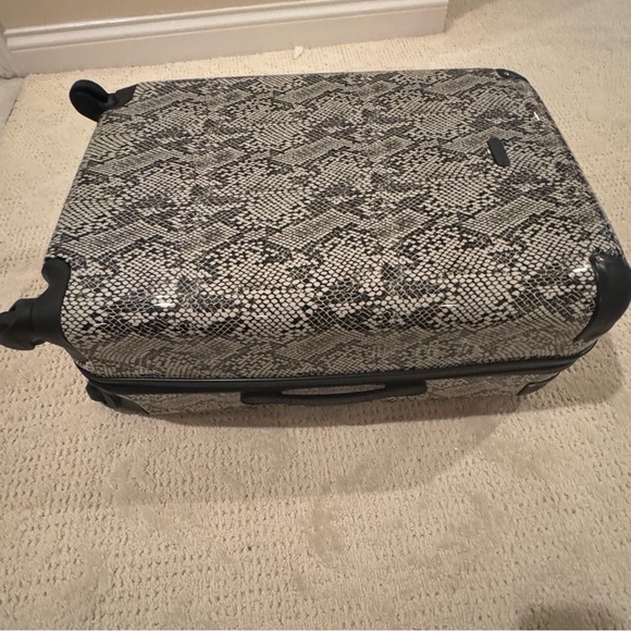 Rebecca Minkoff Pippa 24” Spinner Snake-Print Suitcase Made in Thailand NIB - Picture 3 of 15